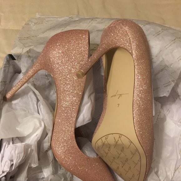 BRAND NEW! Rose Gold Glitter Pumps! - Picture 5 of 6